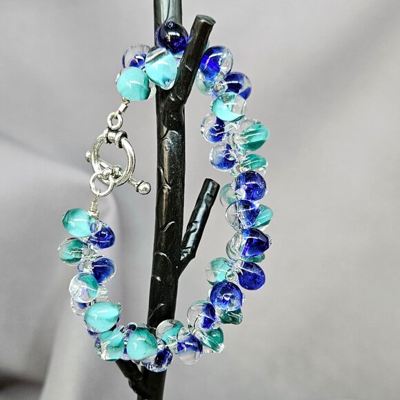 Gently Used Blue & Turquoise Bracelet Teardrop Glass Silver Tone Toggle Clasp - Picture 2 of 6